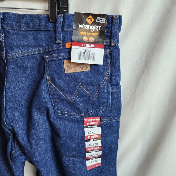 2 Pair Wrangler Men's FR Blue Jeans Size 42x30 One New With Tags/ 1 New Tags Off - Picture 2 of 7
